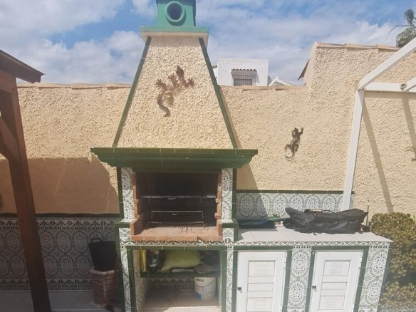 3 Bedroom 4 Bathroom Villa in Villamartin - Caza De Casa