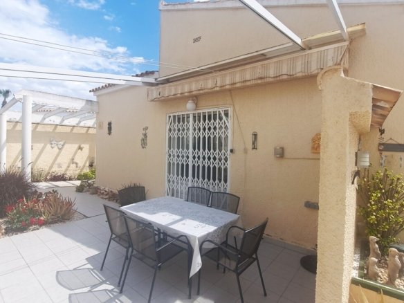 3 Bedroom 4 Bathroom Villa in Villamartin - Caza De Casa