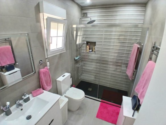 3 Bedroom 4 Bathroom Villa in Villamartin - Caza De Casa
