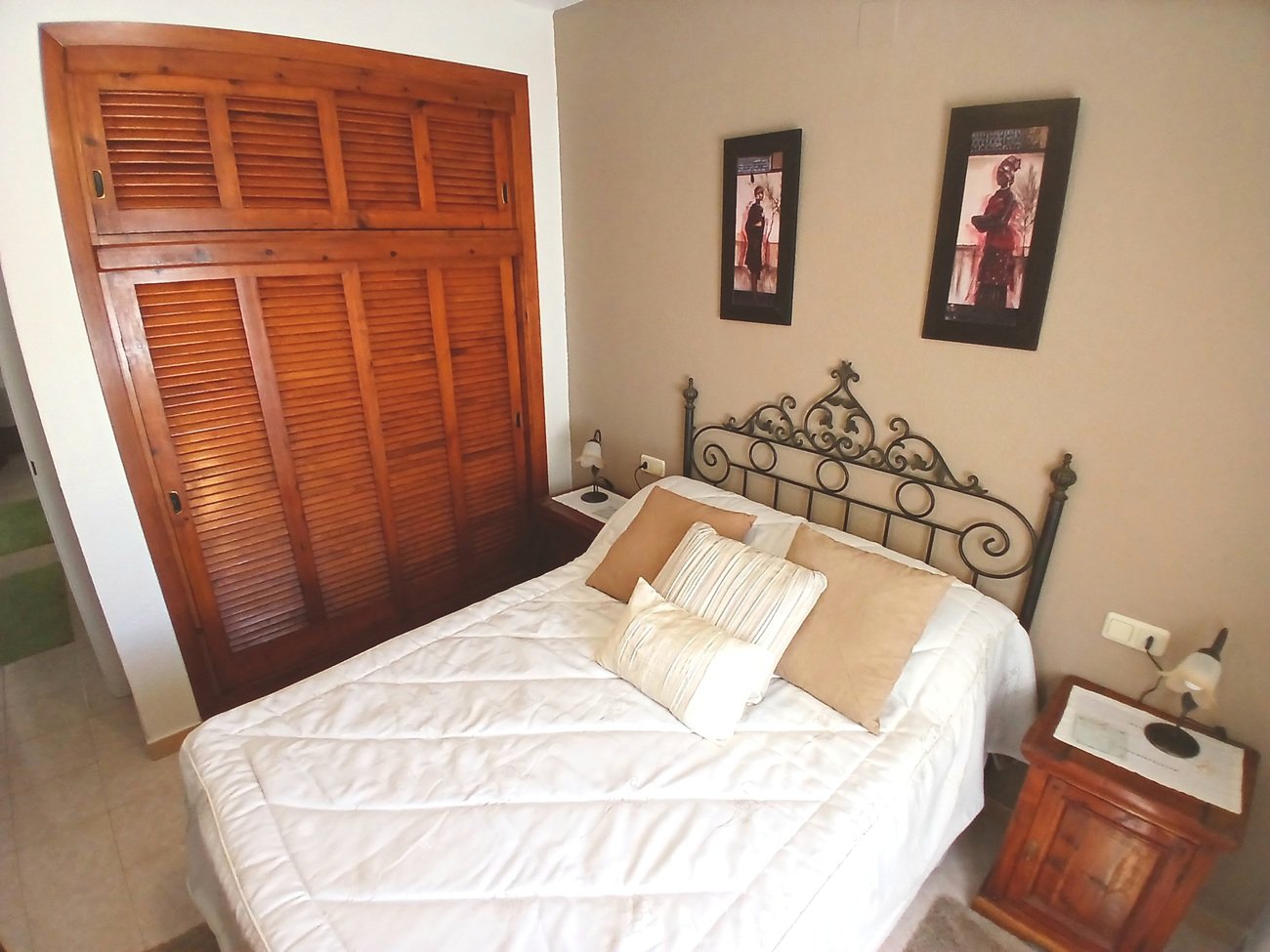 3 Bedroom 4 Bathroom Villa in Villamartin - Caza De Casa