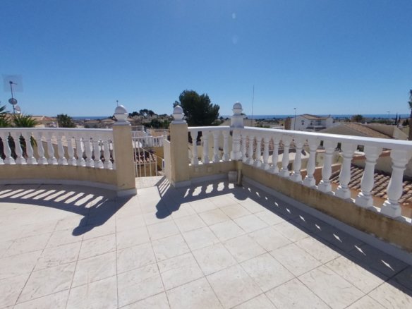 3 Bedroom 4 Bathroom Villa in Villamartin - Caza De Casa