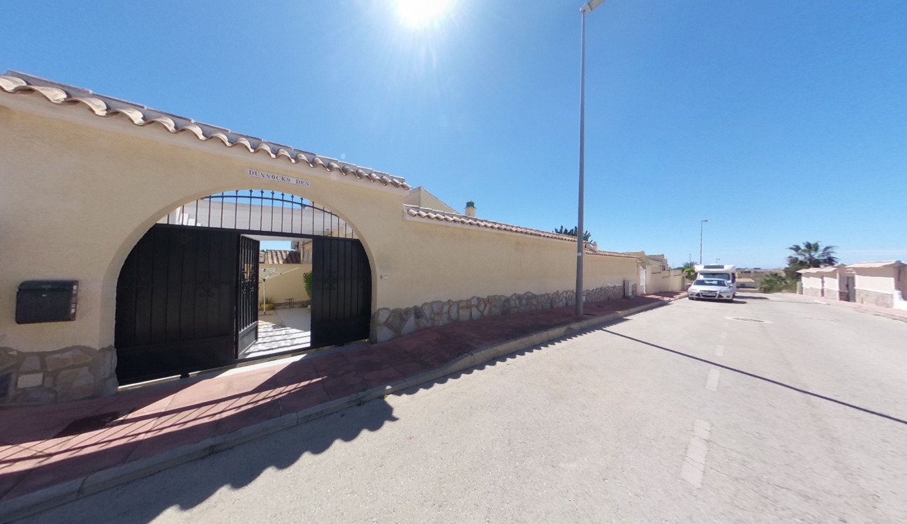 3 Bedroom 4 Bathroom Villa in Villamartin - Caza De Casa