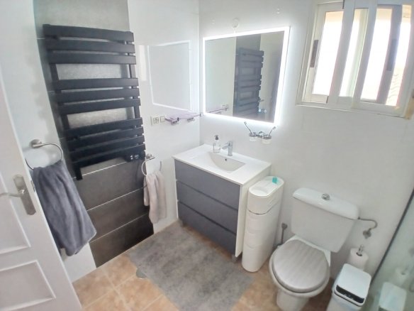 3 Bedroom 2 Bathroom Villa in Villamartin - Caza De Casa