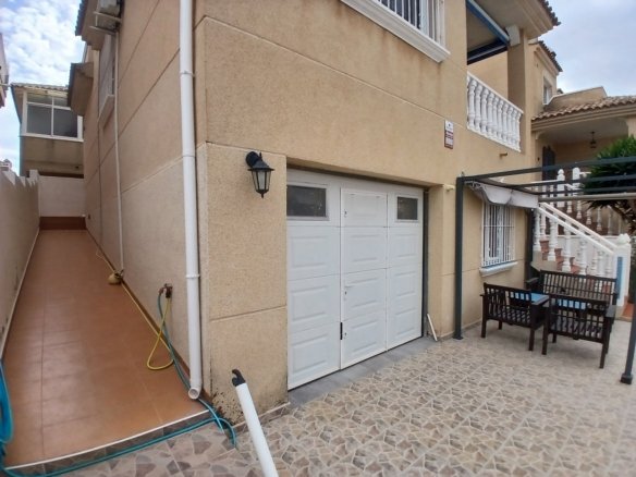 3 Bedroom 2 Bathroom Villa in Villamartin - Caza De Casa