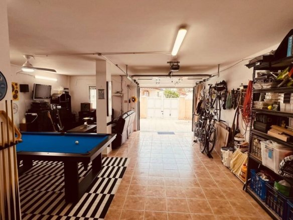 3 Bedroom 2 Bathroom Villa in Villamartin - Caza De Casa
