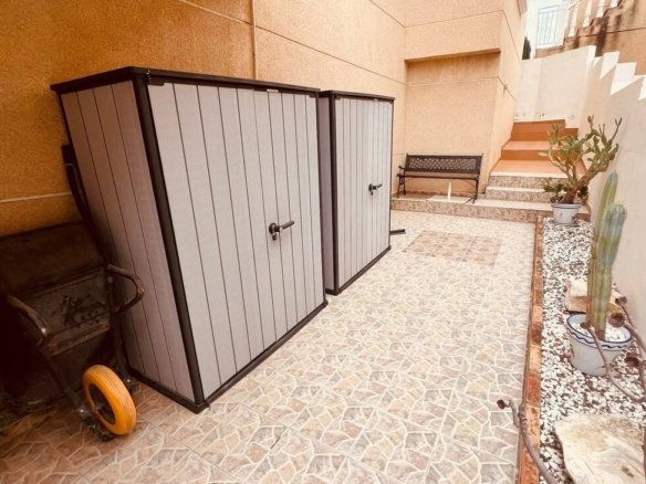 3 Bedroom 2 Bathroom Villa in Villamartin - Caza De Casa