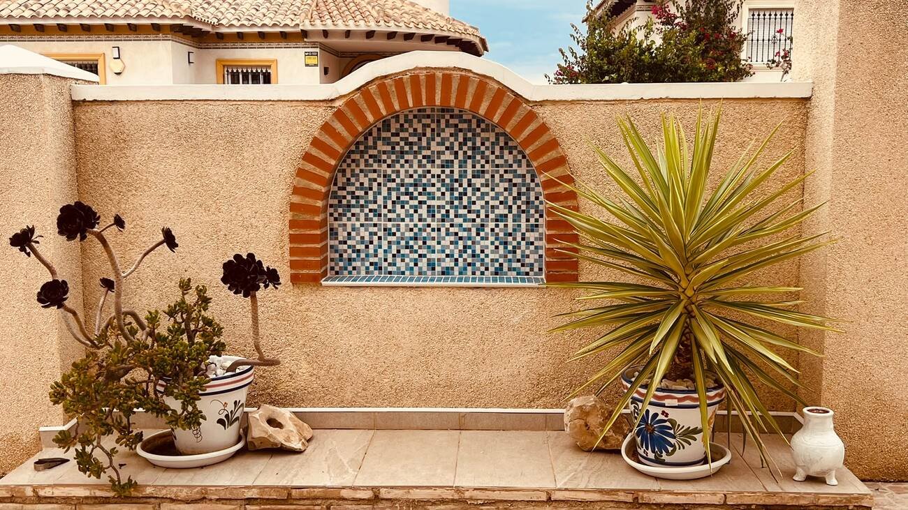 3 Bedroom 2 Bathroom Villa in Villamartin - Caza De Casa