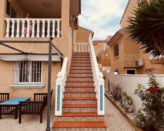 3 Bedroom 2 Bathroom Villa in Villamartin - Caza De Casa