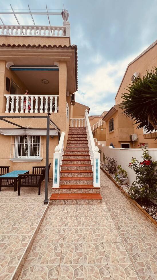 3 Bedroom 2 Bathroom Villa in Villamartin - Caza De Casa