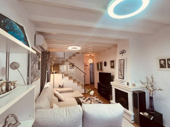 3 Bedroom 2 Bathroom Villa in Villamartin - Caza De Casa