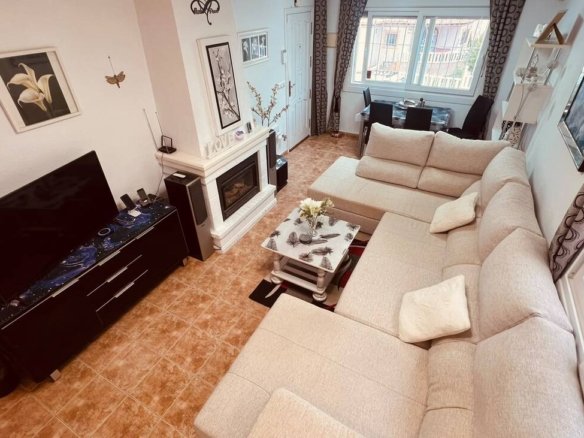 3 Bedroom 2 Bathroom Villa in Villamartin - Caza De Casa