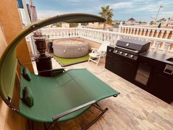 3 Bedroom 2 Bathroom Villa in Villamartin - Caza De Casa