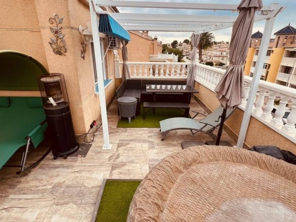 3 Bedroom 2 Bathroom Villa in Villamartin - Caza De Casa