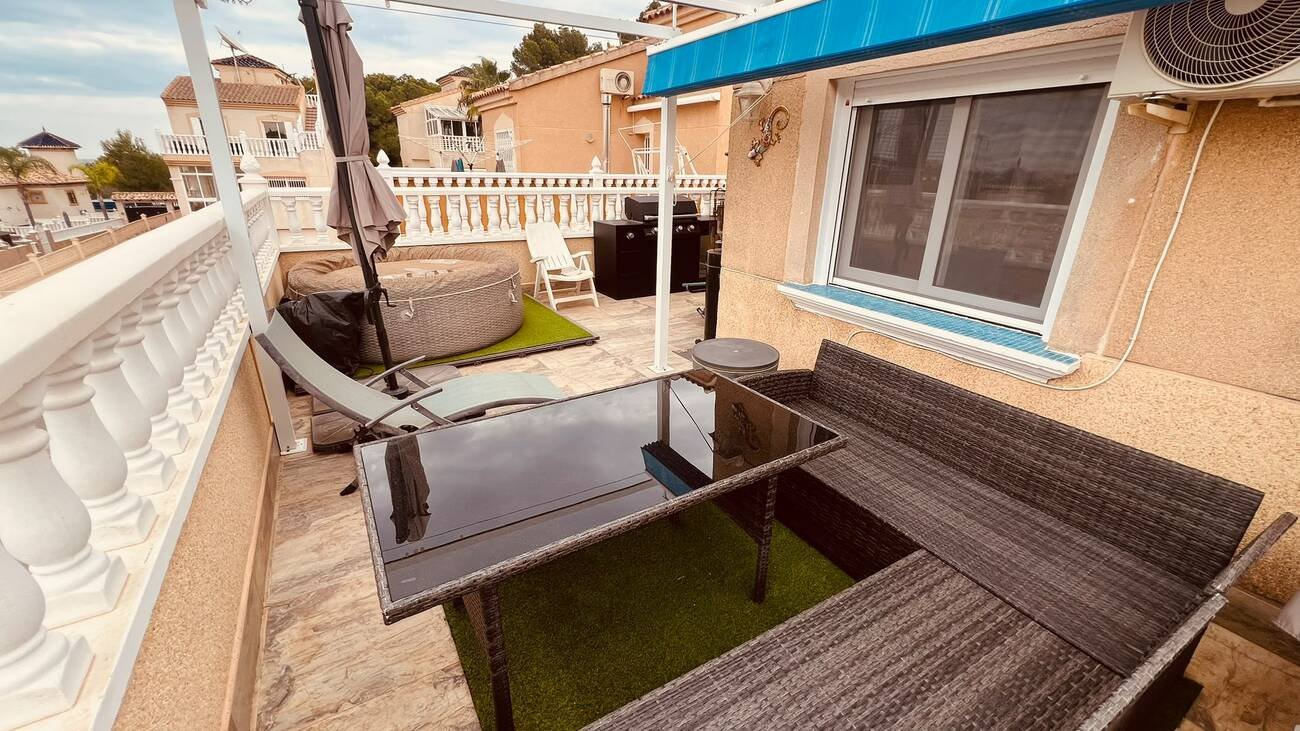 3 Bedroom 2 Bathroom Villa in Villamartin - Caza De Casa