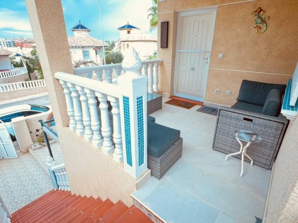 3 Bedroom 2 Bathroom Villa in Villamartin - Caza De Casa