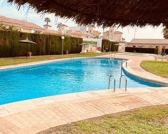 3 Bedroom 2 Bathroom Villa in Villamartin - Caza De Casa