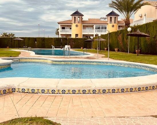 3 Bedroom 2 Bathroom Villa in Villamartin - Caza De Casa