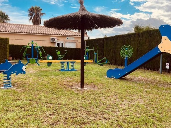 3 Bedroom 2 Bathroom Villa in Villamartin - Caza De Casa