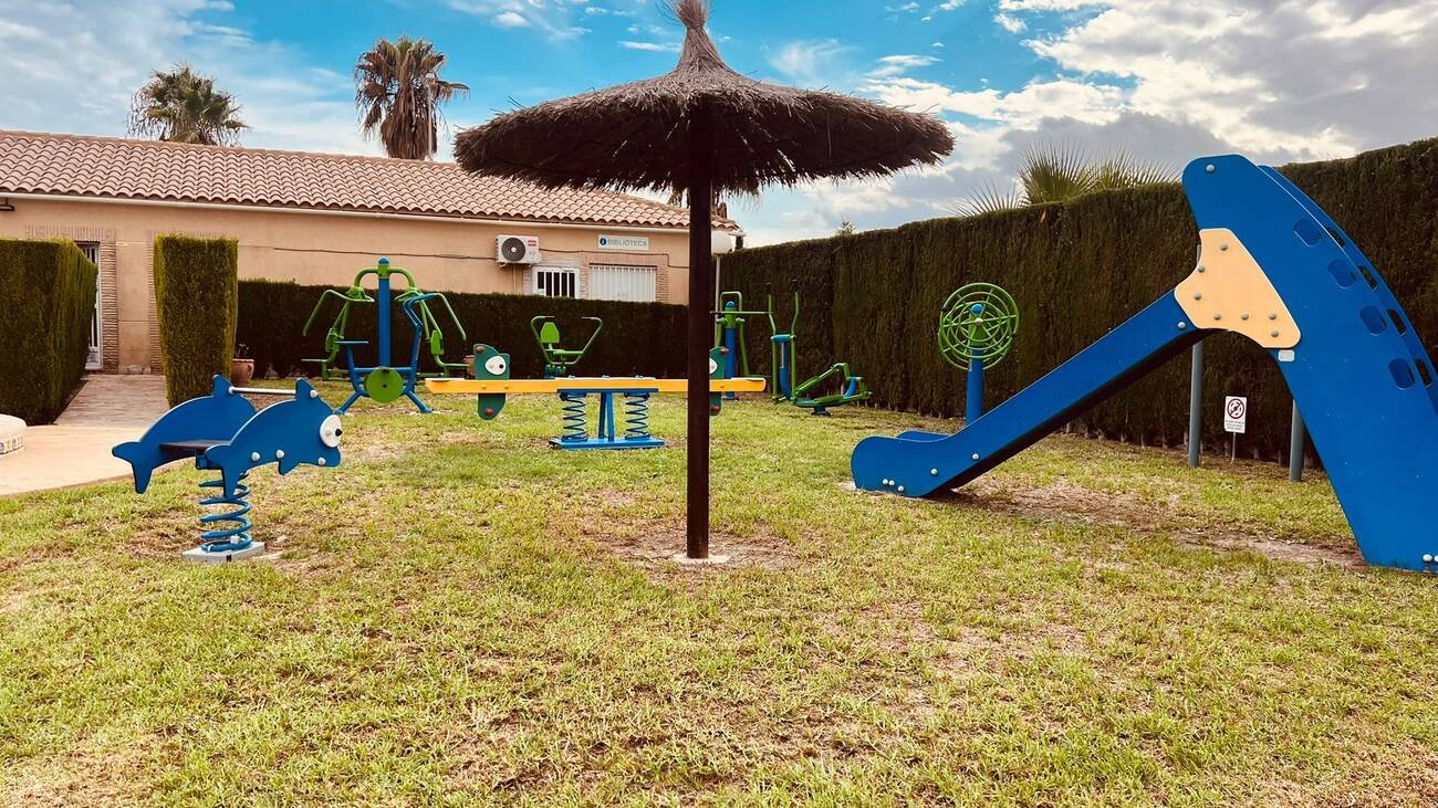 3 Bedroom 2 Bathroom Villa in Villamartin - Caza De Casa