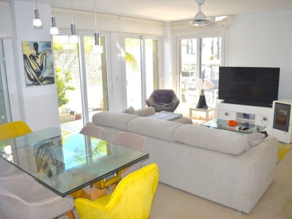 3 Bed 2 Bath Villa in Vistabella Golf Entre Naranjos - Caza De Casa