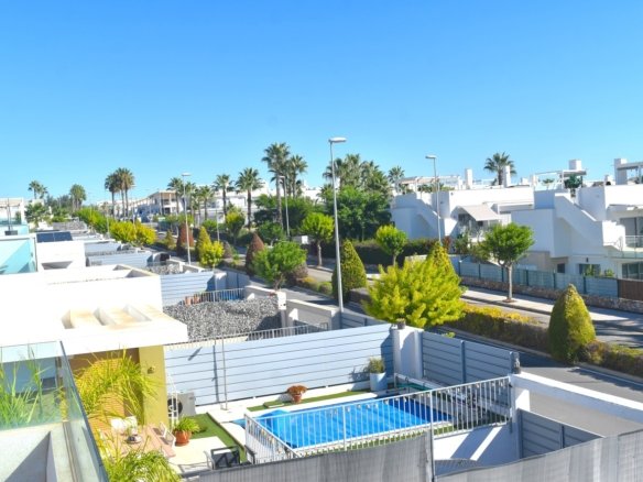 3 Bed 2 Bath Villa in Vistabella Golf Entre Naranjos - Caza De Casa