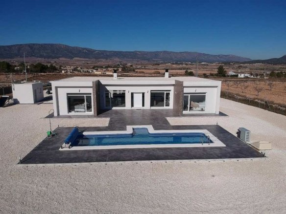 4 Bedroom 3 Bathroom Detached Villa in Pinoso - Caza De Casa