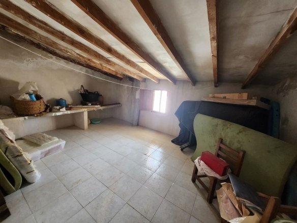 5 Bedroom 1 Bathroom Townhouse in Yecla - Caza De Casa