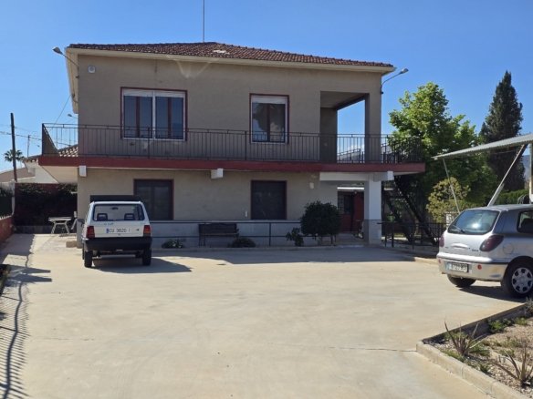 6 Bedroom 2 Bathroom Detached Villa in Monovar - Caza De Casa