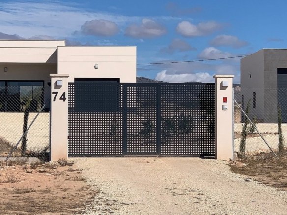 4 Bedroom 3 Bathroom Detached Villa in Pinoso - Caza De Casa