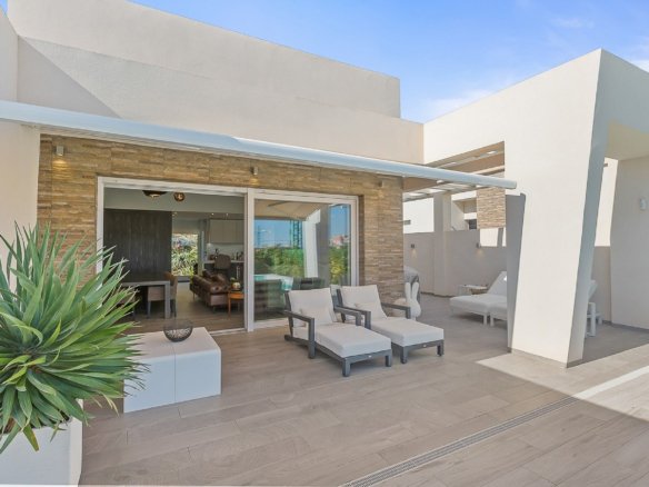 2 Bedroom 2 Bathroom Villa in La Finca Golf Resort - Caza De Casa