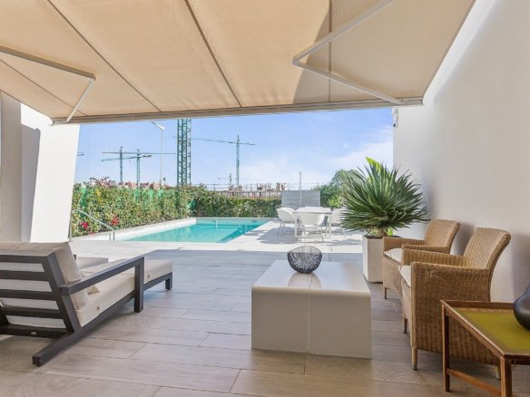 2 Bedroom 2 Bathroom Villa in La Finca Golf Resort - Caza De Casa
