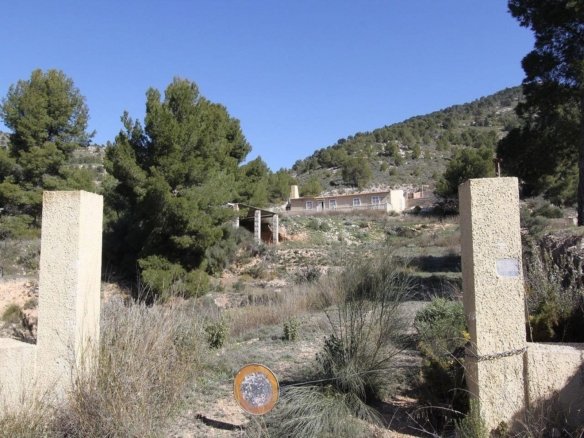 3 Bedroom 2 Bathroom Detached Villa in Petrer - Caza De Casa