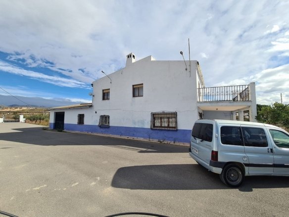 4 Bedroom 2 Bathroom Country house in Sax - Caza De Casa