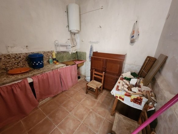 5 Bedroom 1 Bathroom Townhouse in Yecla - Caza De Casa