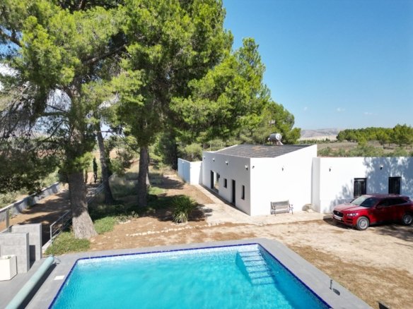 4 Bedroom 2 Bathroom Detached Villa in Villena - Caza De Casa