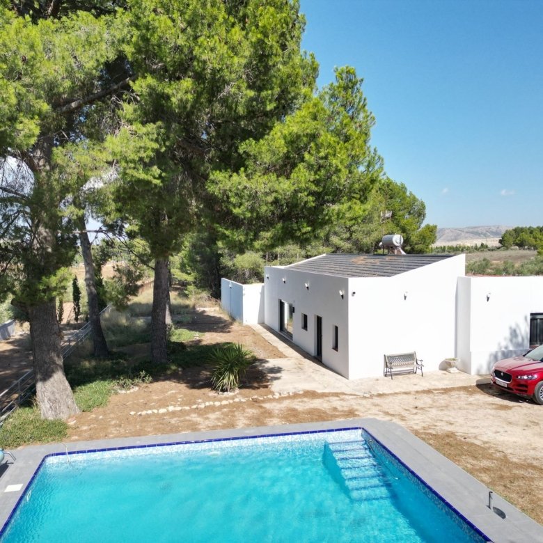 4 Bedroom 2 Bathroom Detached Villa in Villena - Caza De Casa