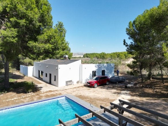 4 Bedroom 2 Bathroom Detached Villa in Villena - Caza De Casa