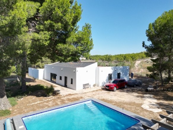 4 Bedroom 2 Bathroom Detached Villa in Villena - Caza De Casa