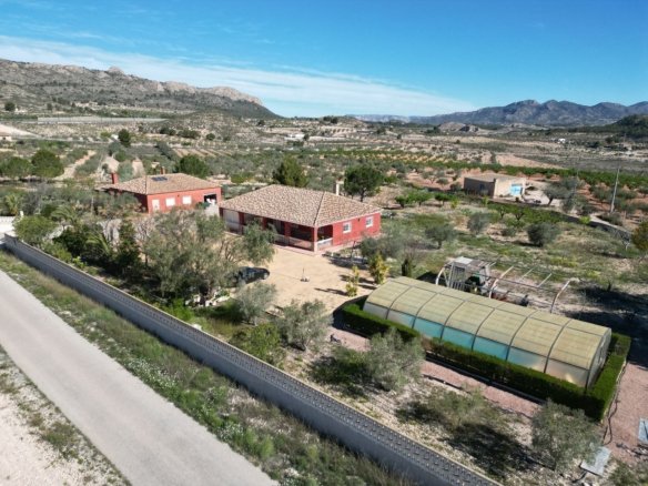 8 Bedroom 3 Bathroom Detached Villa in Sax - Caza De Casa
