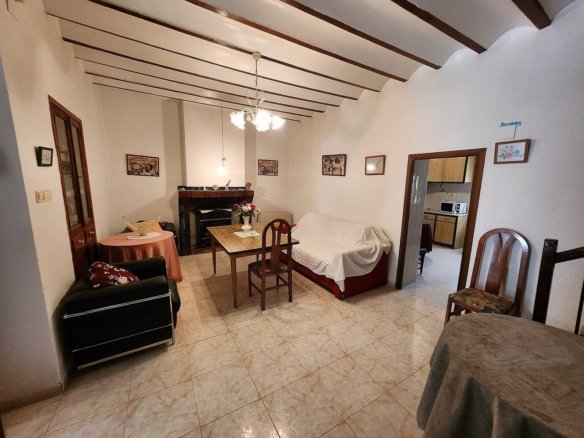 5 Bedroom 1 Bathroom Townhouse in Yecla - Caza De Casa