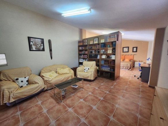 7 Bedroom 2 Bathroom Country house in Villena - Caza De Casa