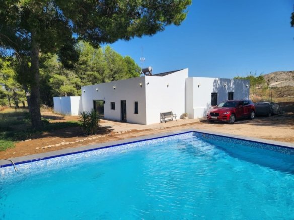 4 Bedroom 2 Bathroom Detached Villa in Villena - Caza De Casa