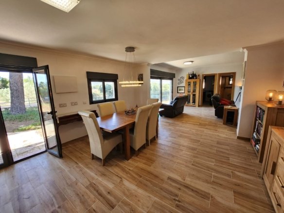 4 Bedroom 2 Bathroom Detached Villa in Villena - Caza De Casa