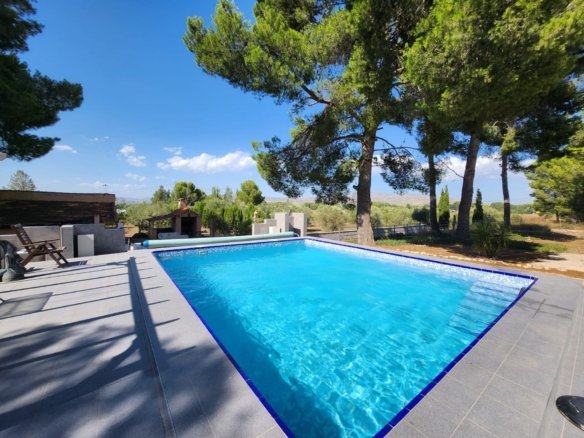 4 Bedroom 2 Bathroom Detached Villa in Villena - Caza De Casa