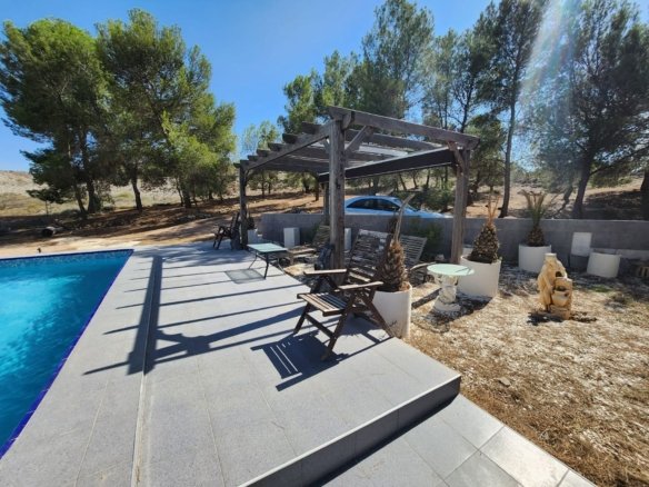 4 Bedroom 2 Bathroom Detached Villa in Villena - Caza De Casa
