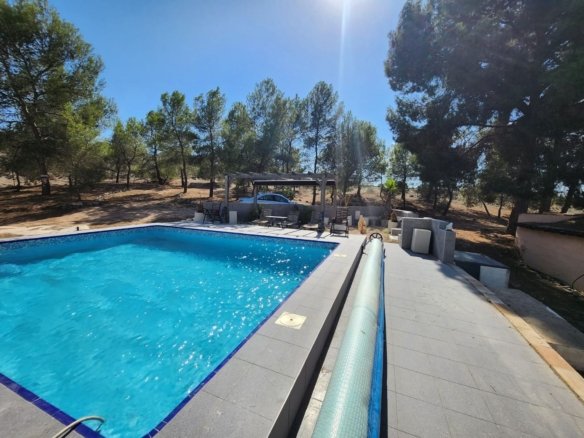 4 Bedroom 2 Bathroom Detached Villa in Villena - Caza De Casa