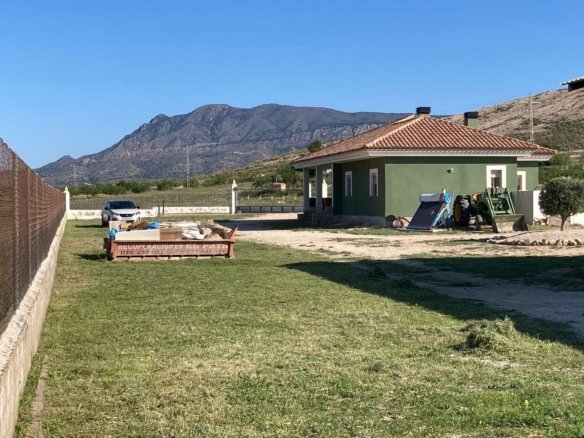 3 Bedroom 2 Bathroom Detached Villa in Torre del Rico - Caza De Casa