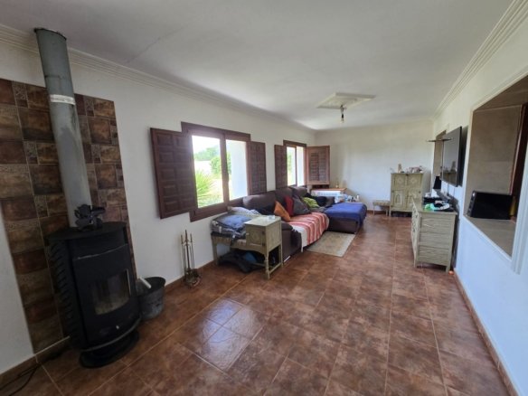 6 Bedroom 3 Bathroom Detached Villa in Sax - Caza De Casa