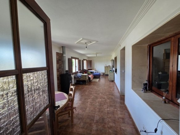 6 Bedroom 3 Bathroom Detached Villa in Sax - Caza De Casa