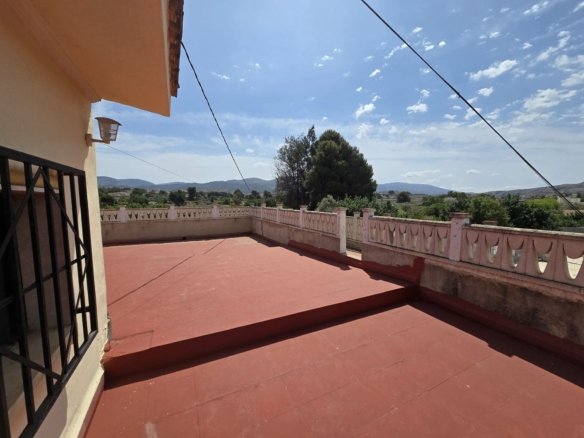 6 Bedroom 3 Bathroom Detached Villa in Sax - Caza De Casa